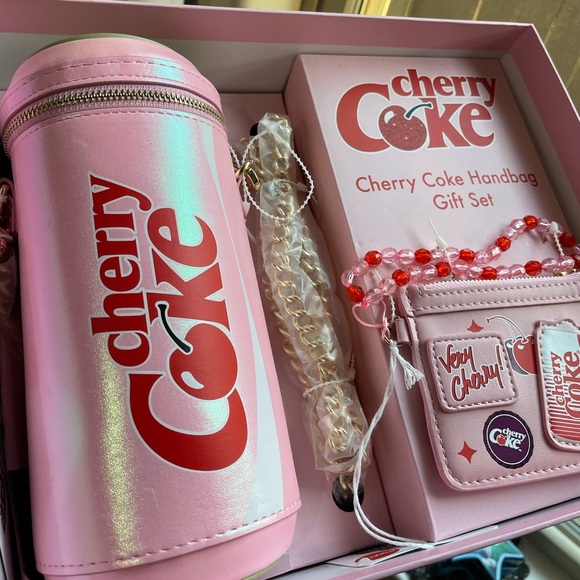 Women’s skinnydip Cherry Coke pink handbag and wallet gift set - Picture 8 of 13